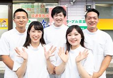 スタッフの集合写真