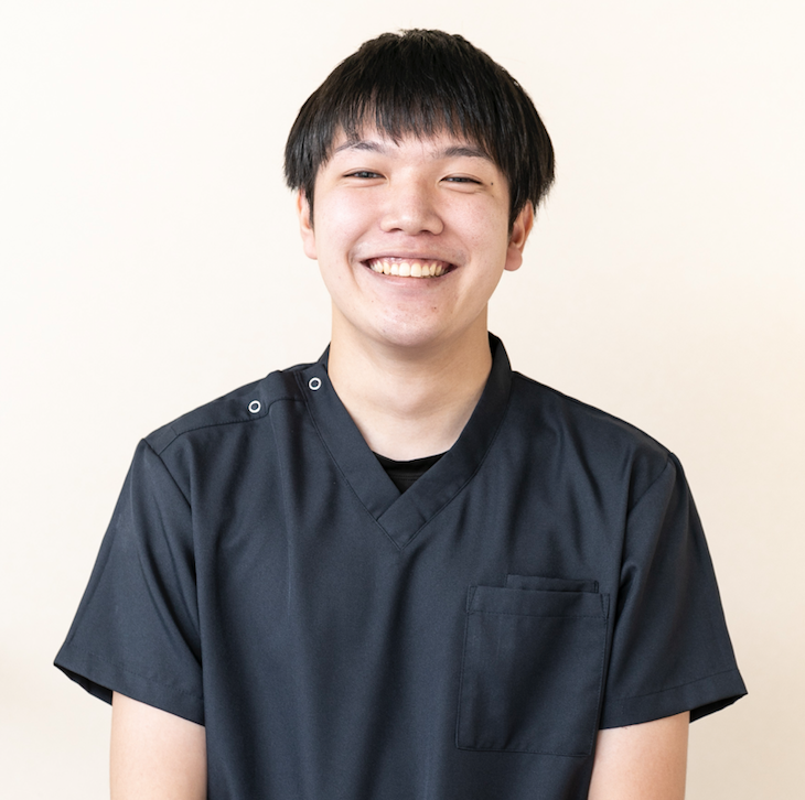 スタッフの顔写真